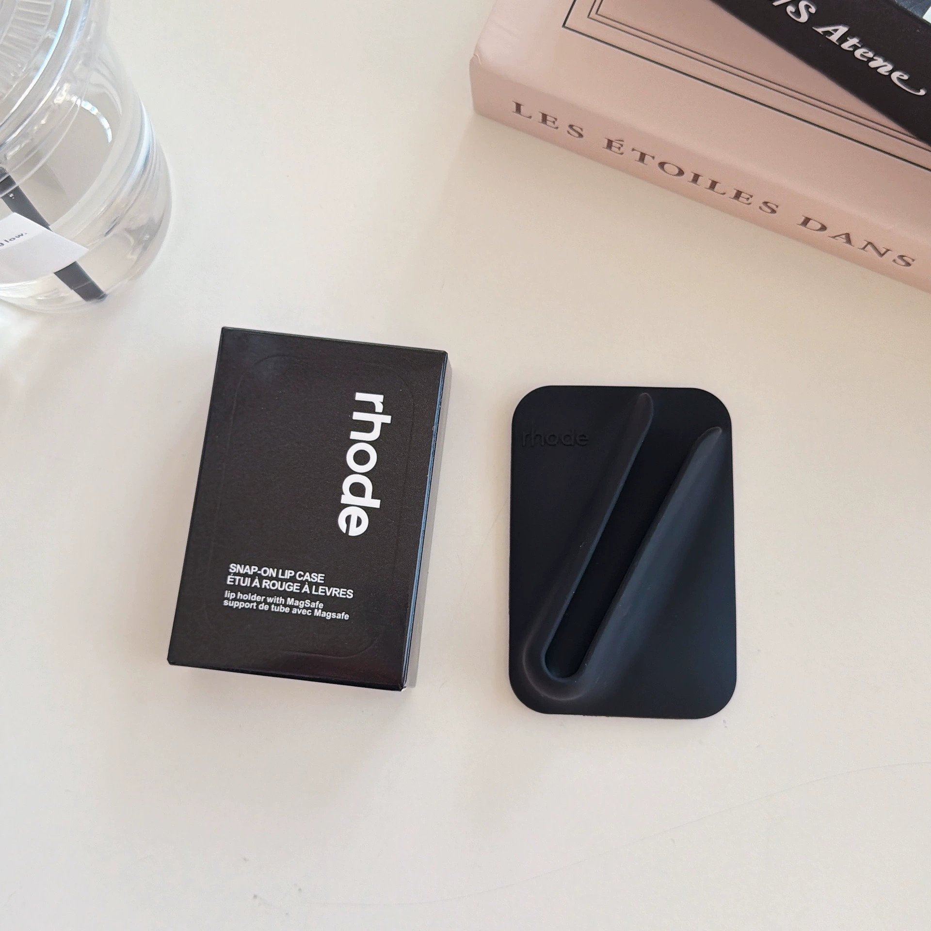 Black lip holder case